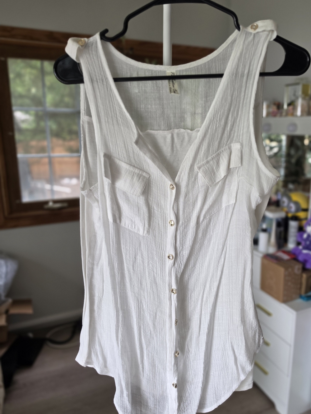 PerSeption Concept White Button-Front Sleeveless Tank